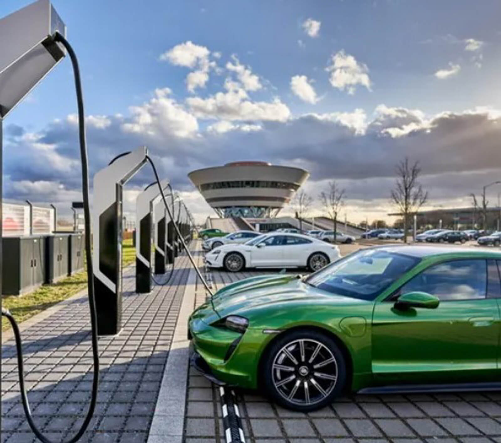 Náhledový obrázek k tiskové zprávě: Marek Cákoci o řešeních v oblasti elektromobility