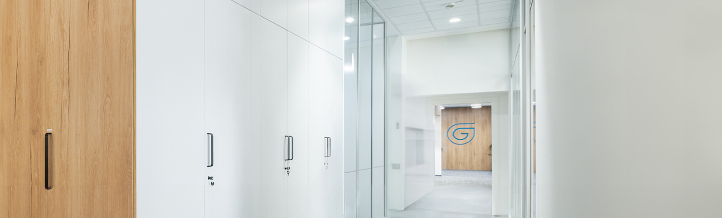 Grinity v aktivním pracovním prostředí, připravená na spolupráci.